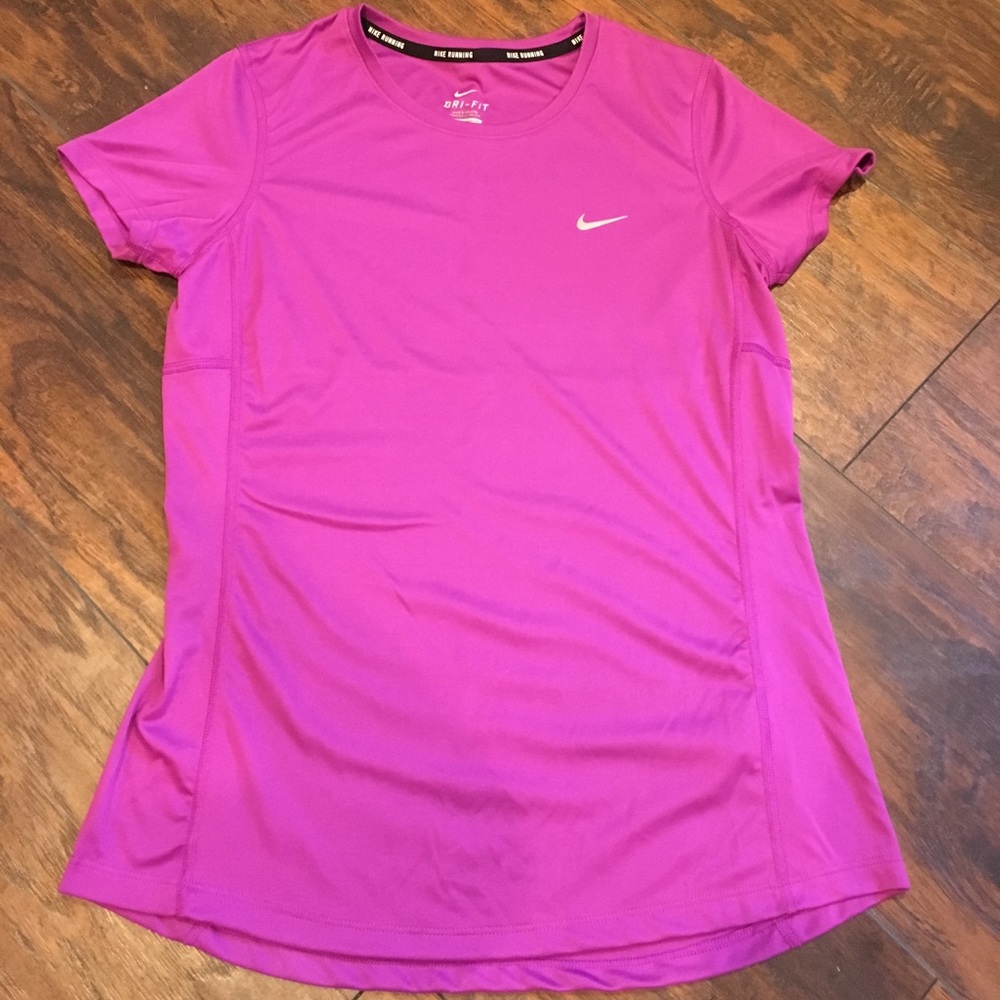 NWOT magenta Nike dri fit women’s tee!